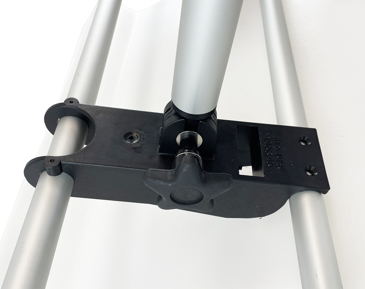 Adjustable rod holder mounts